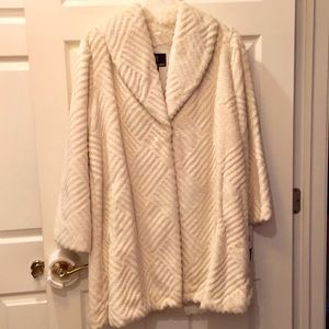 Beautiful Alpine Studio Cream Fur Coat